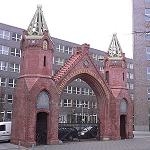 Beamtentor im ehemaligen AEG Gelände, le Portail des cadres de l'ancien site AEG - Photo Autor : Georg Slickers